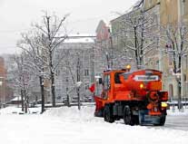 Räumdienst auf Gehwegen - Straman Räumdienst auf Gehwegen - Straman