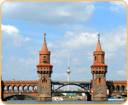 Oberbaum Brücke - direkt nebenan Oberbaum Brücke - direkt nebenan